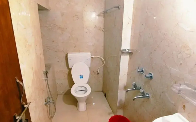 Goroomgo Rail View Guest House Puri