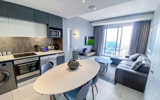 Sandtoncity-apartment-sleeps2-pool-parking