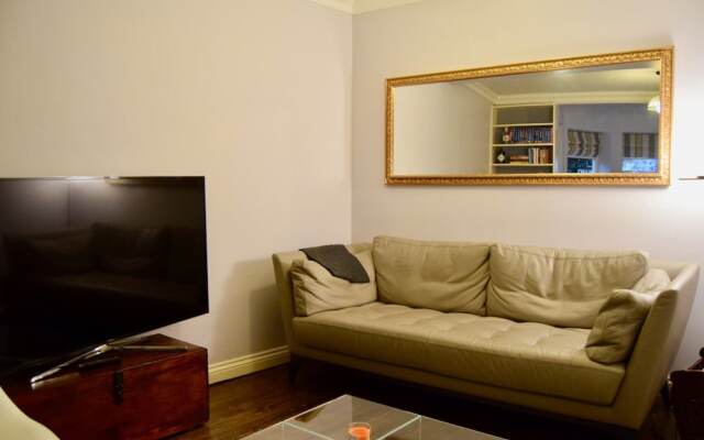 Stylish 2 Bedroom Flat In Putney