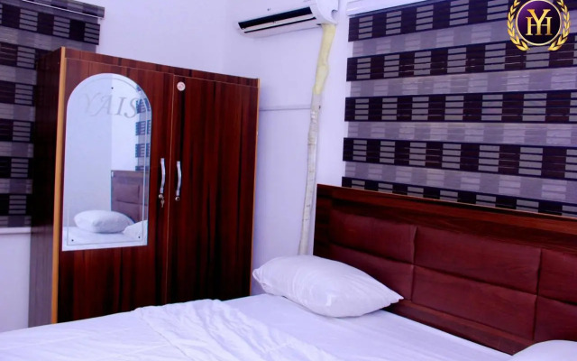 Yais Hotel and Suites