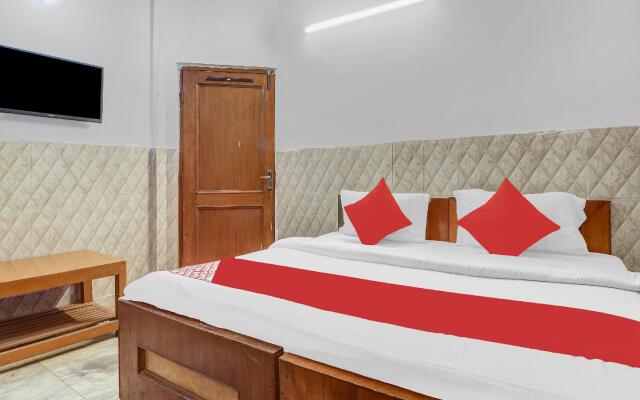 OYO Flagship 87309 Hotel Blue Moon