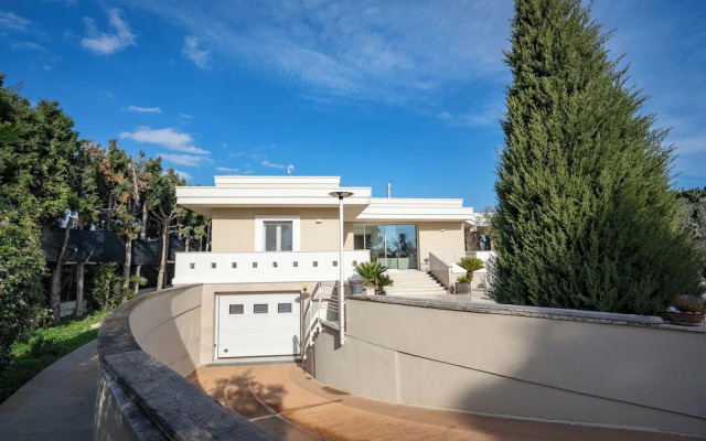 Villa Torricella Pool and Sunny Garden