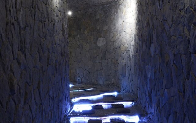 Espectacular y Enigmática Villa en Lago