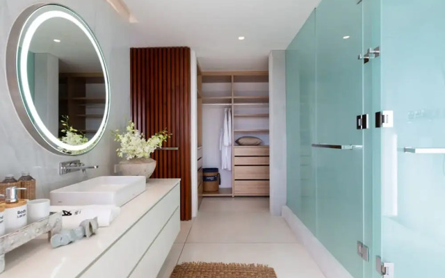 Gamay 3-bedroom Villa With Beach Access