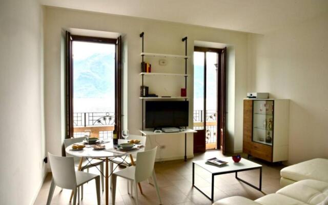 Stylish Lakefront House