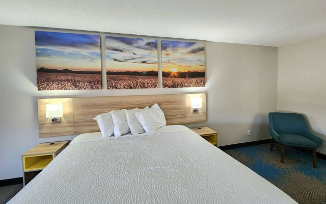 Days Inn & Suites by Wyndham New Iberia