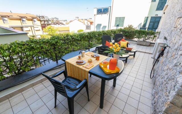 Terrazza del Gelsomino with terrace and open view