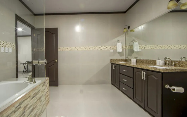 Serenity Hotel & Villas