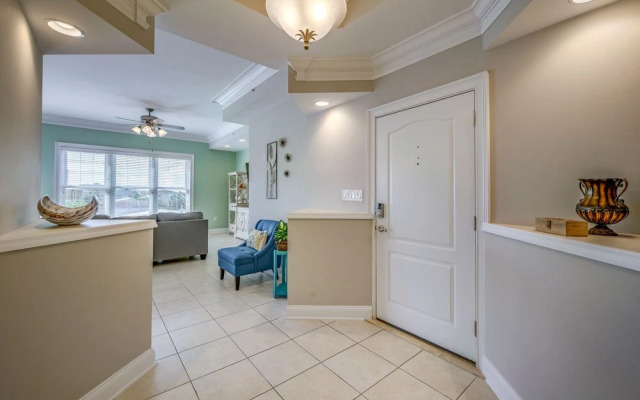 Penthouse Luxury - Exquisite Oceanside Condo