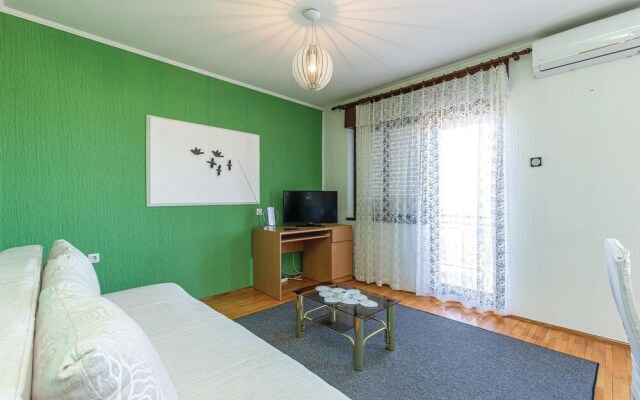 Beautiful Apartment in Novi Vinodolski With 2 Bedrooms and Wifi