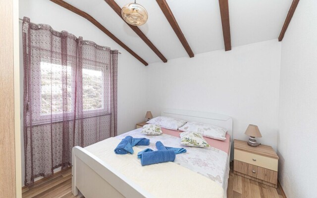 Amazing Apartment in Sevid With Wifi and 2 Bedrooms