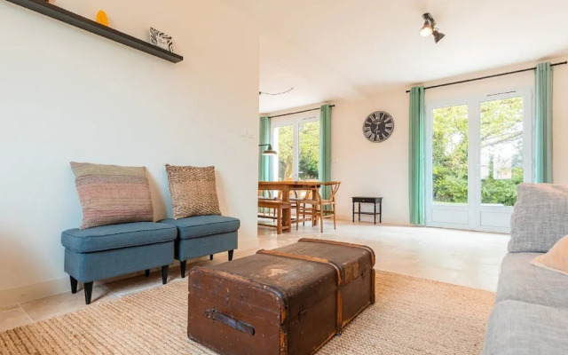 Modern Villa With Large Garden