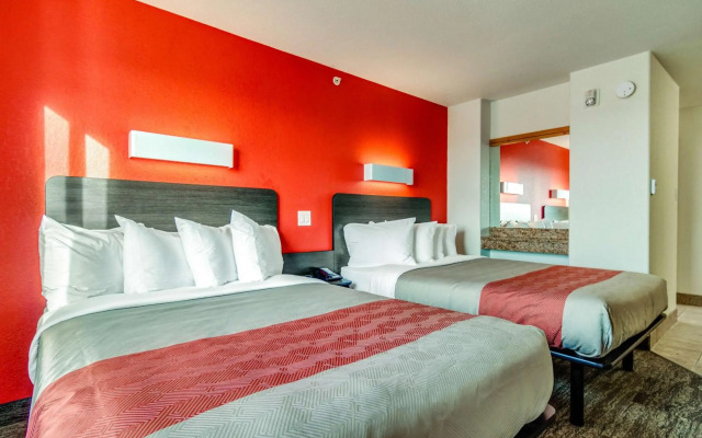 Motel 6 Saskatoon, SK