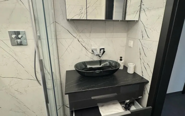 Stylish Apt Near Belvedere 15 Min to Center