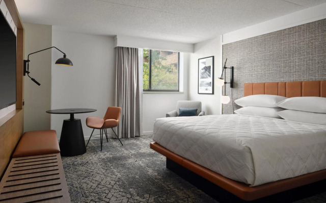 Sheraton Grand Rapids Airport Hotel