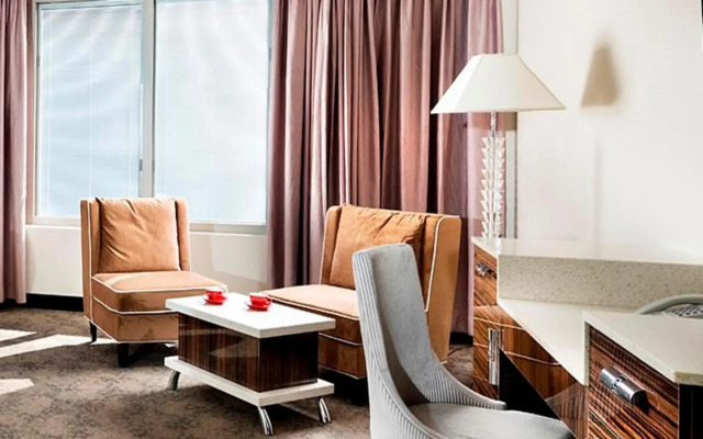 Swan River Hotel