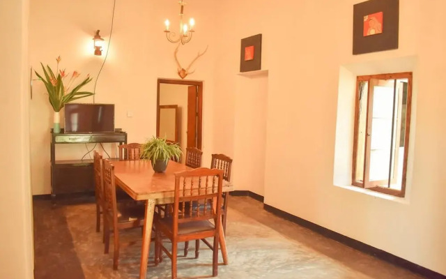 Charming & Historical 3-bed Bungalow in Hikkaduwa