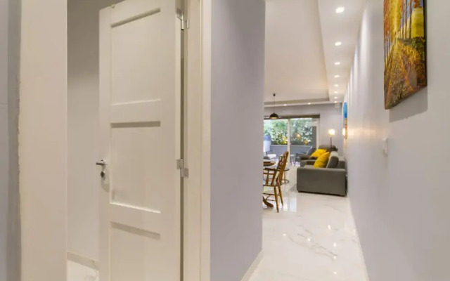 Aquamarine Modern Apart M3
