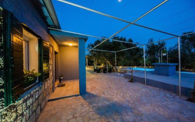 Luxury Private Villa Complex With Pool and Jacuzzi