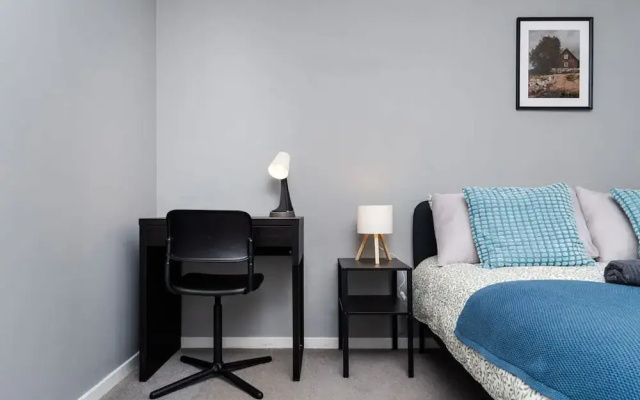 2 Bedroom Flat - Free Parking
