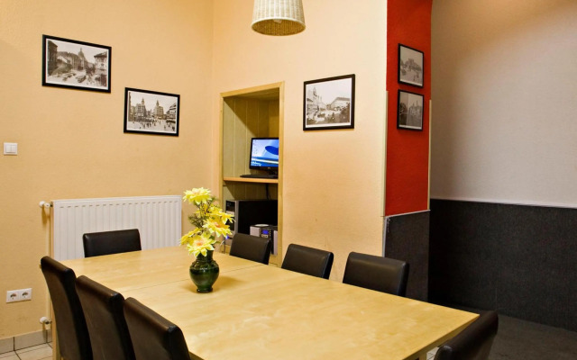 Corvin Point Rooms and Apartments