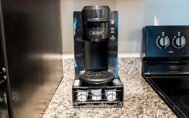 1 BR Downtown Loft Near Fiserv Forum by Frontdesk