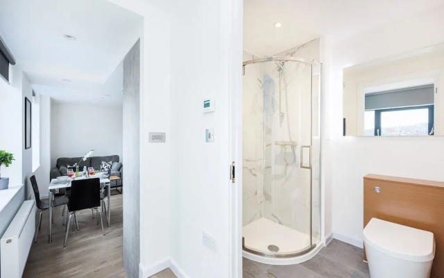 Modern 1 Bed Flat in Town Centre - Free Wifi