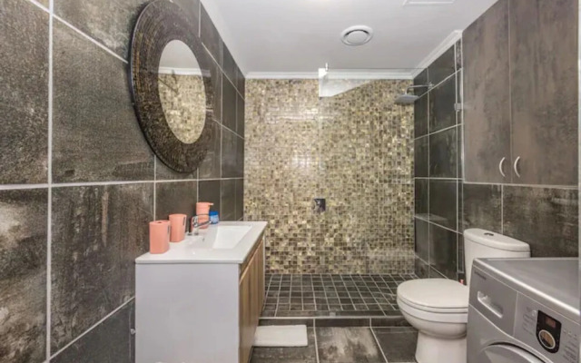 Stylish Studio Apartment in Streetart Paradise