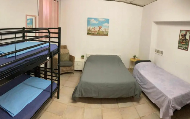 Low-Cost Guesthouse - By The Beach!