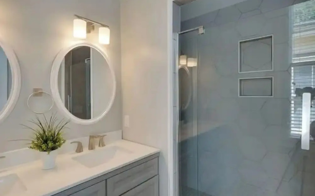 Beautifully Renovated 5 bedroom 5 bath