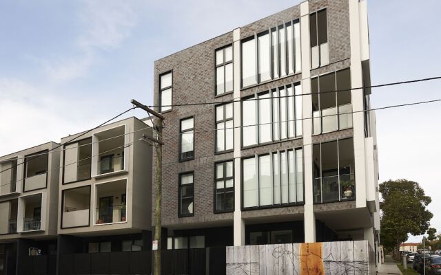 The Marc 201: A Splash of Emerald - Rejuvenate stays