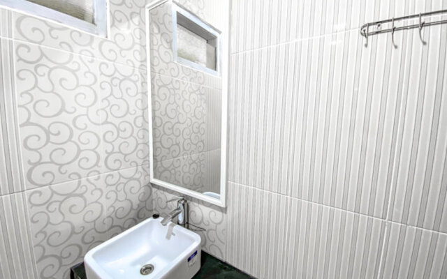 RedDoorz Premium near Museum Angkut Batu 3