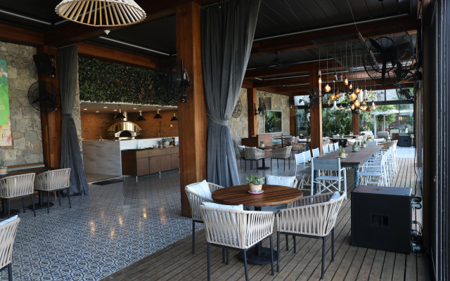 Mare Deluxe Residences & Villas