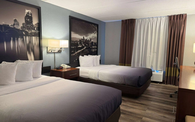 Super 8 by Wyndham Bloomington/Airport