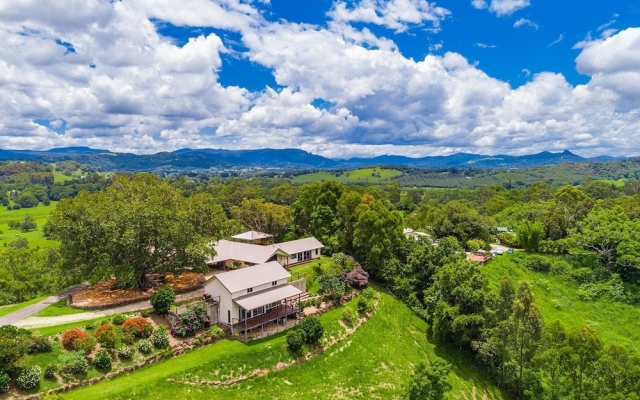 Serene - a spacious luxury holiday retreat