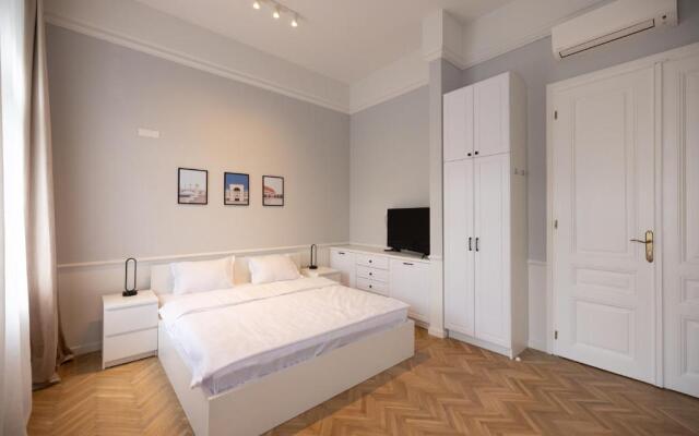 Carol Residence