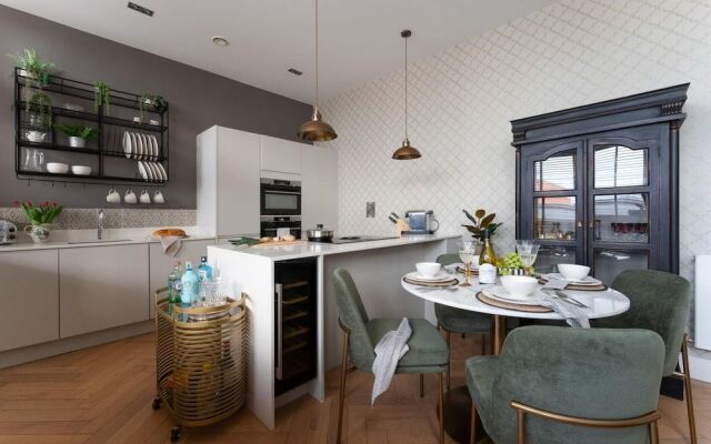 Cathedral Yard - Art Deco Luxury (Exeter)