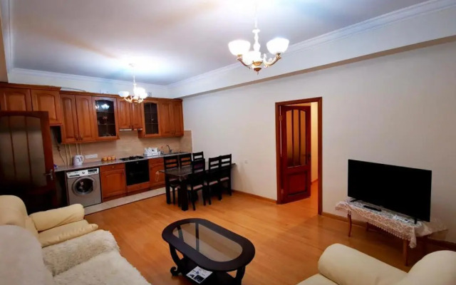 New Luxury 2 Bedroom + Balcony By Republic Square