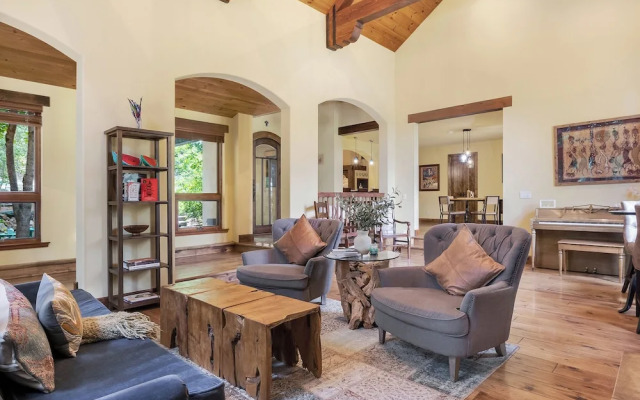 Star Haven Retreat 5 BDR Stunner!