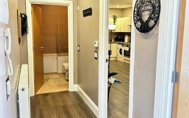 2 Bed Apartment - Sleeps 4 - Wifi - Parking