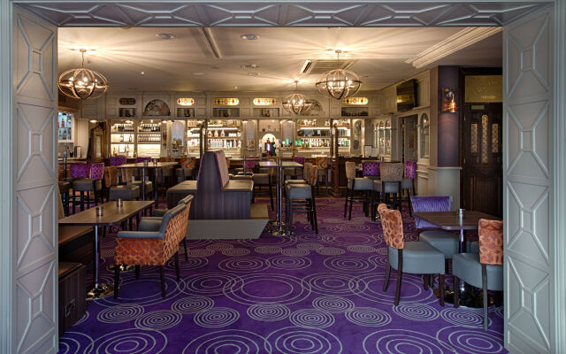 Woodford Dolmen Hotel