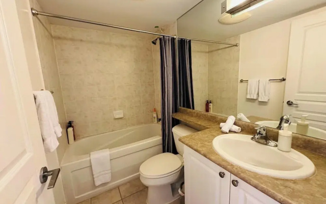 The Yonge Suites - Downtown Elegance