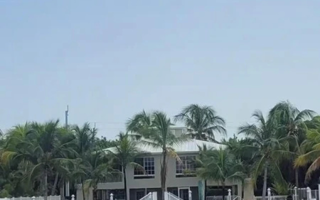 Villa w/ Pool & Dock in Marathon