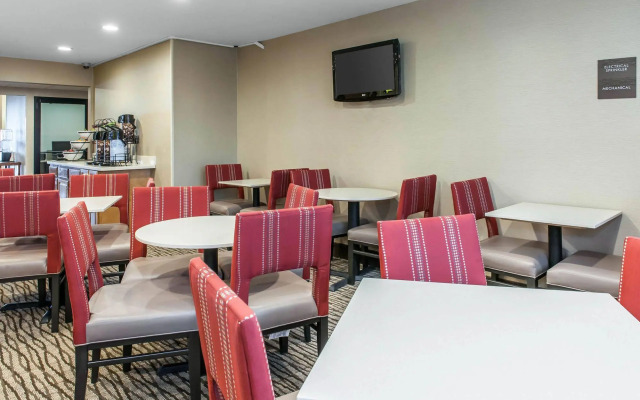 Comfort Inn & Suites Napoleon