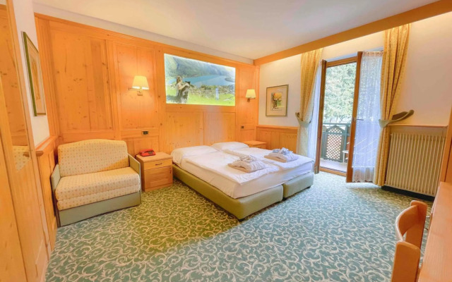 Alle Dolomiti Boutique Lake Hotel