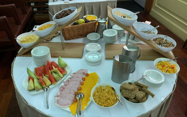 Lawlors Hotel