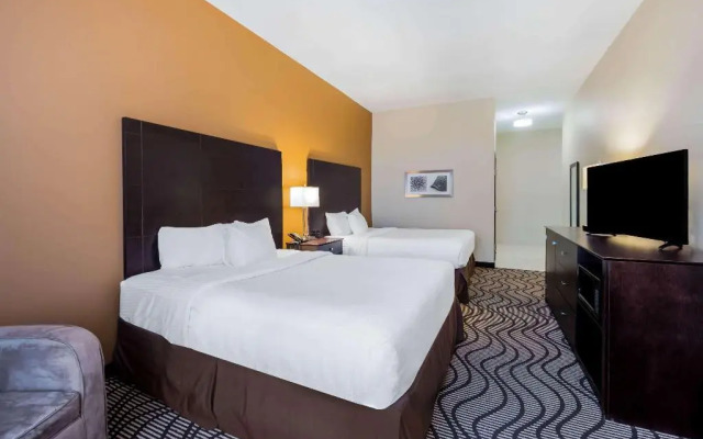 La Quinta Inn & Suites Marshall