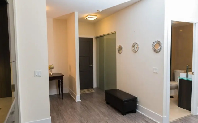 Sarkar Suites - CN Tower Rogers Centre