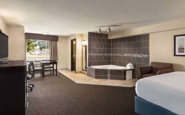 AmericInn by Wyndham La Crosse Riverfront-Conference Center