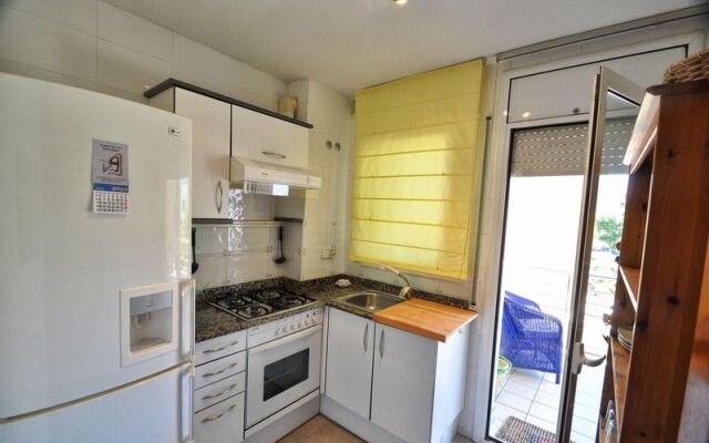 2BR Center & Swimming Pool